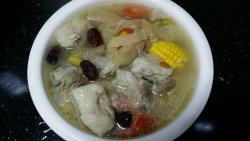 玉米红萝卜竹荪排骨汤