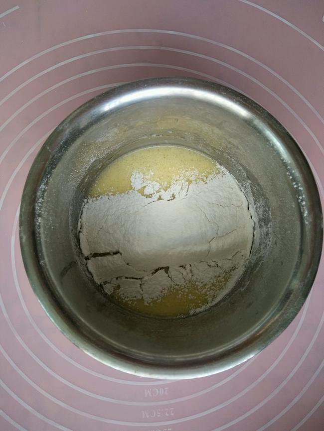 分离蛋清蛋黄,蛋清盆里无油无水步骤3