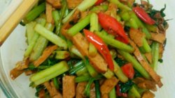 香干炒香芹菜
