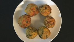 鸡蛋炸紫菜饭团