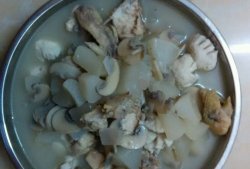 蘑菇鸡肉萝卜汤