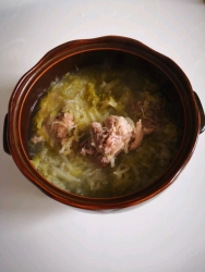 脊骨酸菜汤