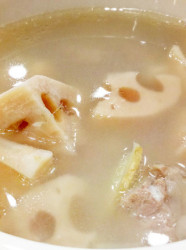 花生莲藕炖猪骨汤，润肺养胃又降火--威厨