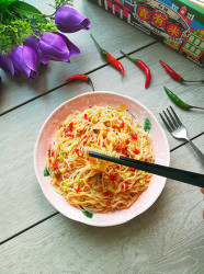 鲜椒贡菜拌米粉