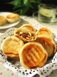 榨菜笋丁鲜肉饼