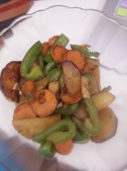 土豆炒青椒炒红萝卜