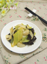 木耳黄瓜炒百合