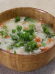 胡萝卜生菜肉末粥