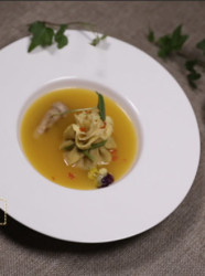 浓汤松茸石榴鸡