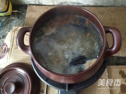 砂鍋煲枸杞烏雞湯