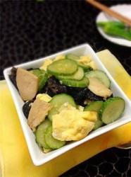黄瓜黑木耳炒鸡片