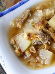 姬松茸炖冬瓜银耳