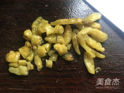 點擊圖片進入烹飪模式雞胗洗淨步驟2.對半切開,然後切花刀步驟3.