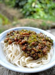 青椒肉末酱拌面