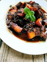 肥而不腻梅干菜红烧肉